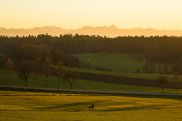 Sonnenuntergang im bayerischen Voralpenland