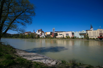 Die Schönheit des historischen Wasserburgs