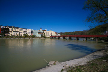 Die Schönheit des historischen Wasserburgs