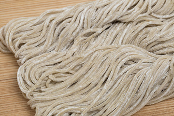 茹でる前の日本ソバ