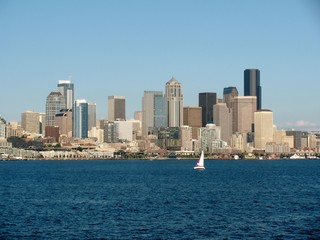Obraz premium Seattle skylines and a sail boat, Washington, USA.
