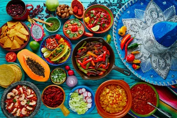 Photo sur Plexiglas Anti-reflet Manger Mélange de cuisine mexicaine fond coloré