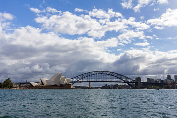 Naklejka premium Sydney opera house and harbor bridge