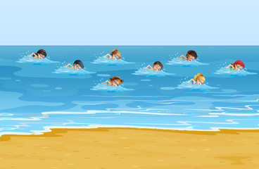 Obraz premium Boys and girls swimming in the ocean