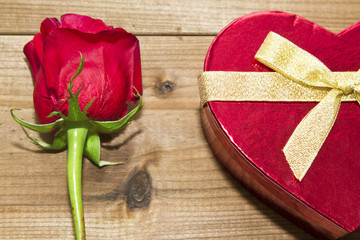 Red roses with heart box