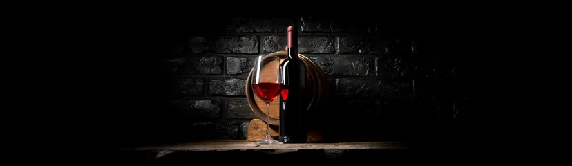 Foto op Plexiglas Wijn op zwarte bakstenen © Givaga