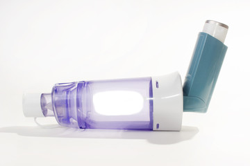 Asthma inhaler with chamber