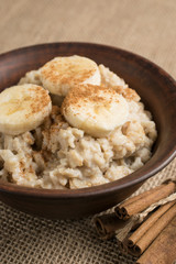 Oatmeal with banana sprinkled ground cinnamon