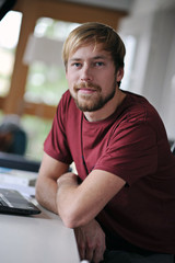 Fototapeta premium student mit fragendem blick