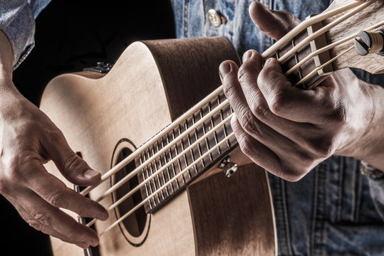 playing ukulele bass