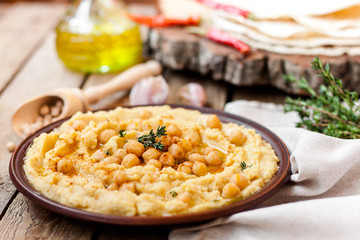 homemade hummus with chickpeas
