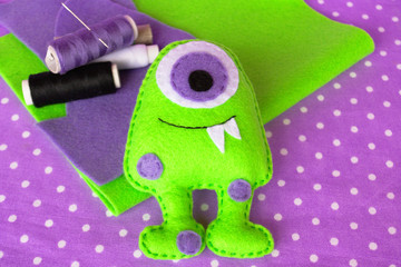 Sewing felt monster - how to make a monster handmade toy © onlynuta