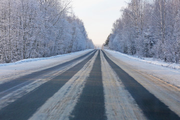Obraz na płótnie Canvas Snowy winter road