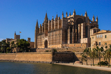 Kathedrale und Palast in Palma de Mallorca