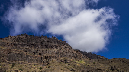Fototapeta na wymiar Beeindruckende Felslandschaft im Landesinneren der Kanareninsel Gran Canaria
