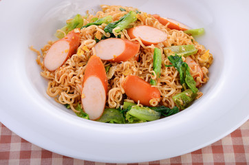  stir-fried instant noodle with chicken sausage