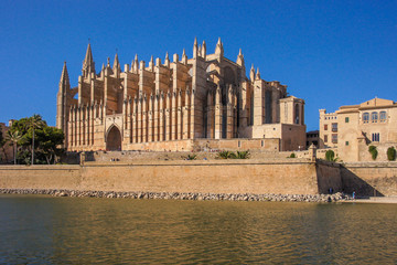 Seitenansicht der Kathedrale von Palma de Mallorca