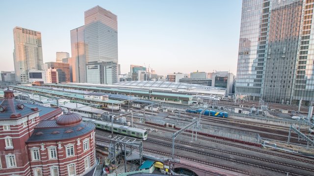 東京駅に発着する電車や新幹線のタイムラプス