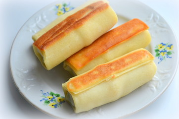 Блинчики с начинкой на блюдечке 
