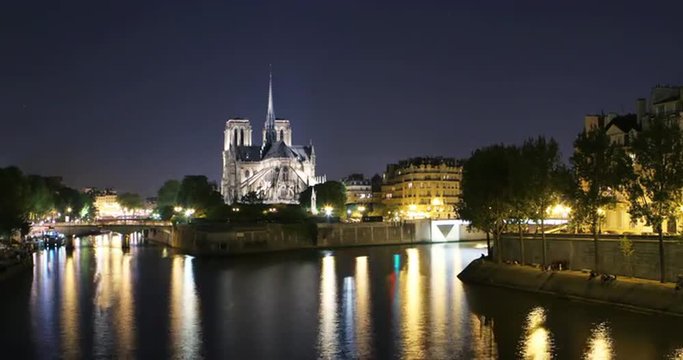 Notre dame de paris by night