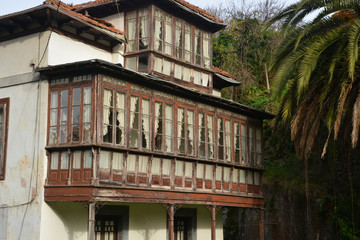 balconada de una casa indiana © uzkiland