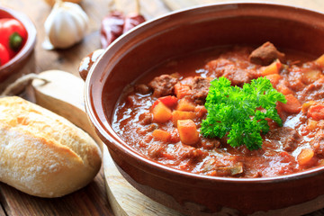Pikante Gulaschsuppe