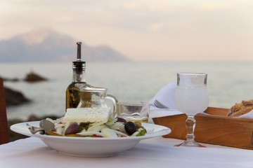 Griechischer Salat im Sommer