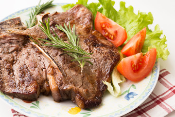 Fiorentina con contorno di verdure, T-bone steak with vegetables