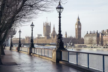 Selbstklebende Fototapeten Early in the morning in central London with footpath, Big Ben and Houses of Parliament - London, UK © zgphotography