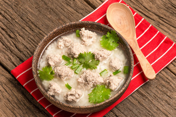 Rice soup with minced pork