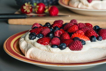 Pavlova with berries 
