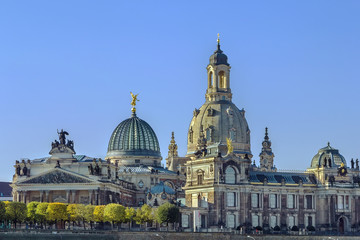 Fototapeta na wymiar Academy of Fine Arts and Frauenkirche, Dresden