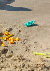 Fototapeta na wymiar Children toys on the beach with clean blue water