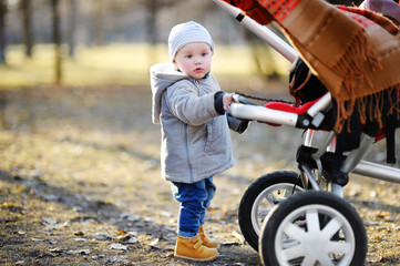 Obraz premium Toddler walking outdoors at the warm spring day