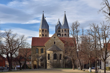 Fototapeta na wymiar Liebfrauenkirche in Halberstadt