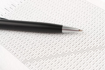 Naklejka premium Ballpoint pen on the background of a digital table