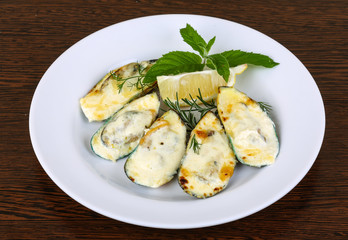 Mussels backed in cream sauce