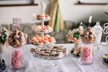 Obraz na płótnie Canvas wedding dessert Cakes and sweets