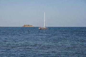 Obraz premium Allein auf hoher See im Paradies