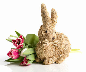 Osterhase mit Tulpenstrauß 