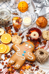 gingerbread with fruit tea