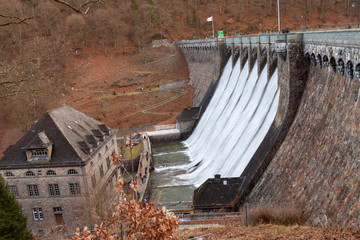 Überlauf der Diemel-Talsperre bei Marsberg