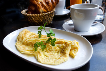 omelet with ham tomato and green salad
