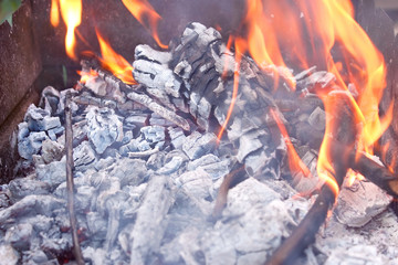 Burning firewood in metal tank