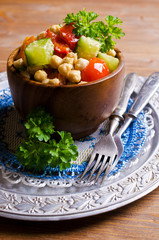 Salad with chickpeas and vegetables