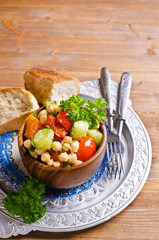 Salad with chickpeas and vegetables