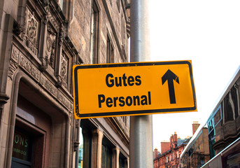 Obraz premium Schild 44 - Gutes Personal