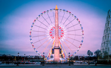 What a beautiful scene in Paris when in Concorde place the Obelisk is aligned with the wheel and allow tourist to have a nice journey in France