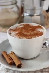 Tazza di caffè aromatizzata alla cannella
