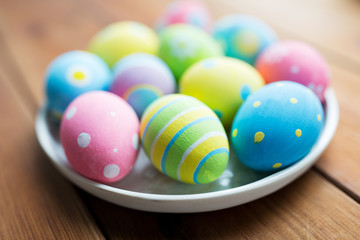 Fototapeta na wymiar close up of colored easter eggs on plate